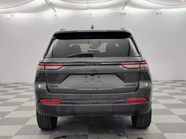 Used 2024 Jeep Grand Cherokee Limited w/ Black Appearance Package AWD/4WD image 5