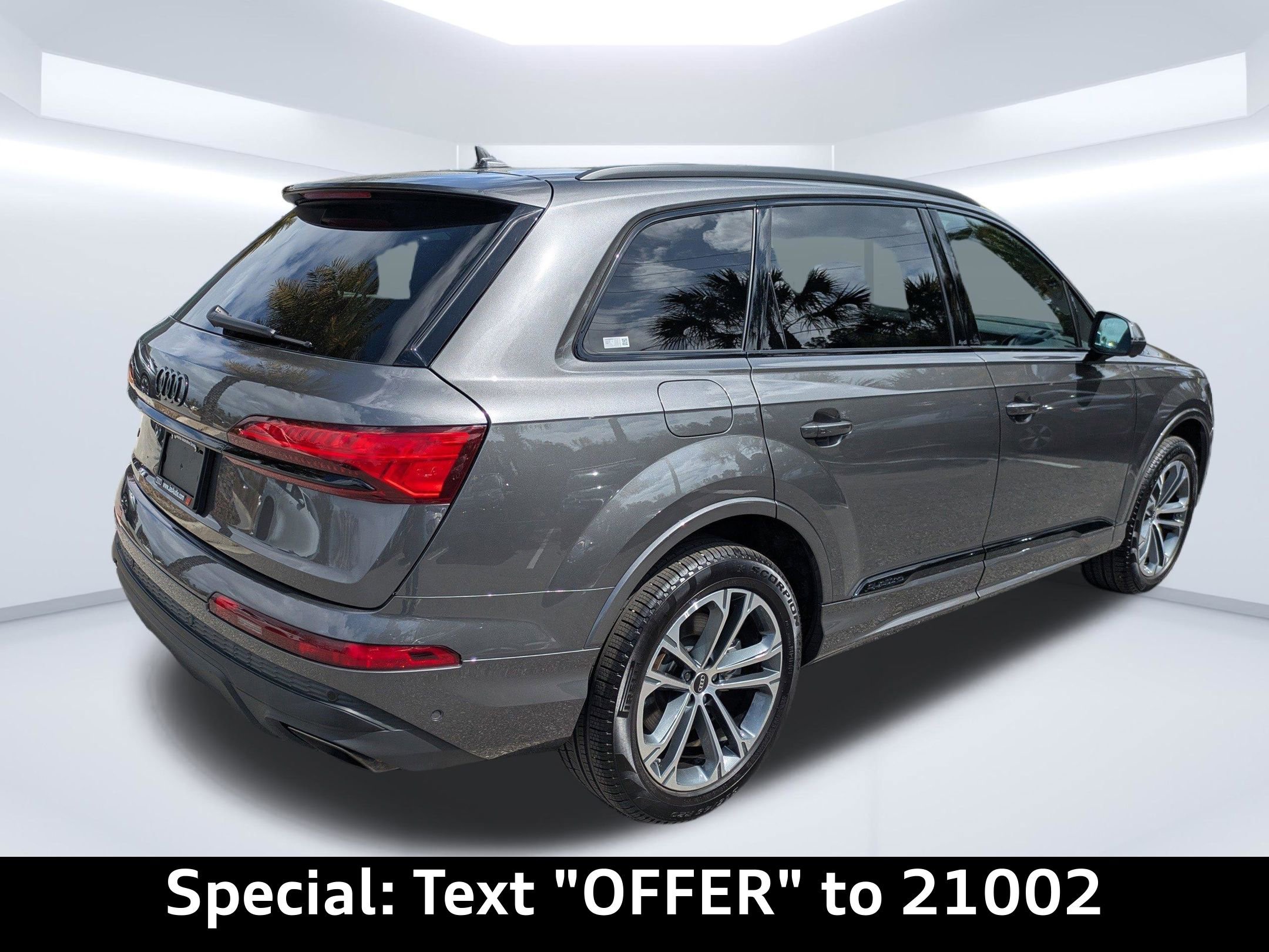 Certified 2025 Audi Q7 2.0T Premium w/ Convenience Plus Package image 2