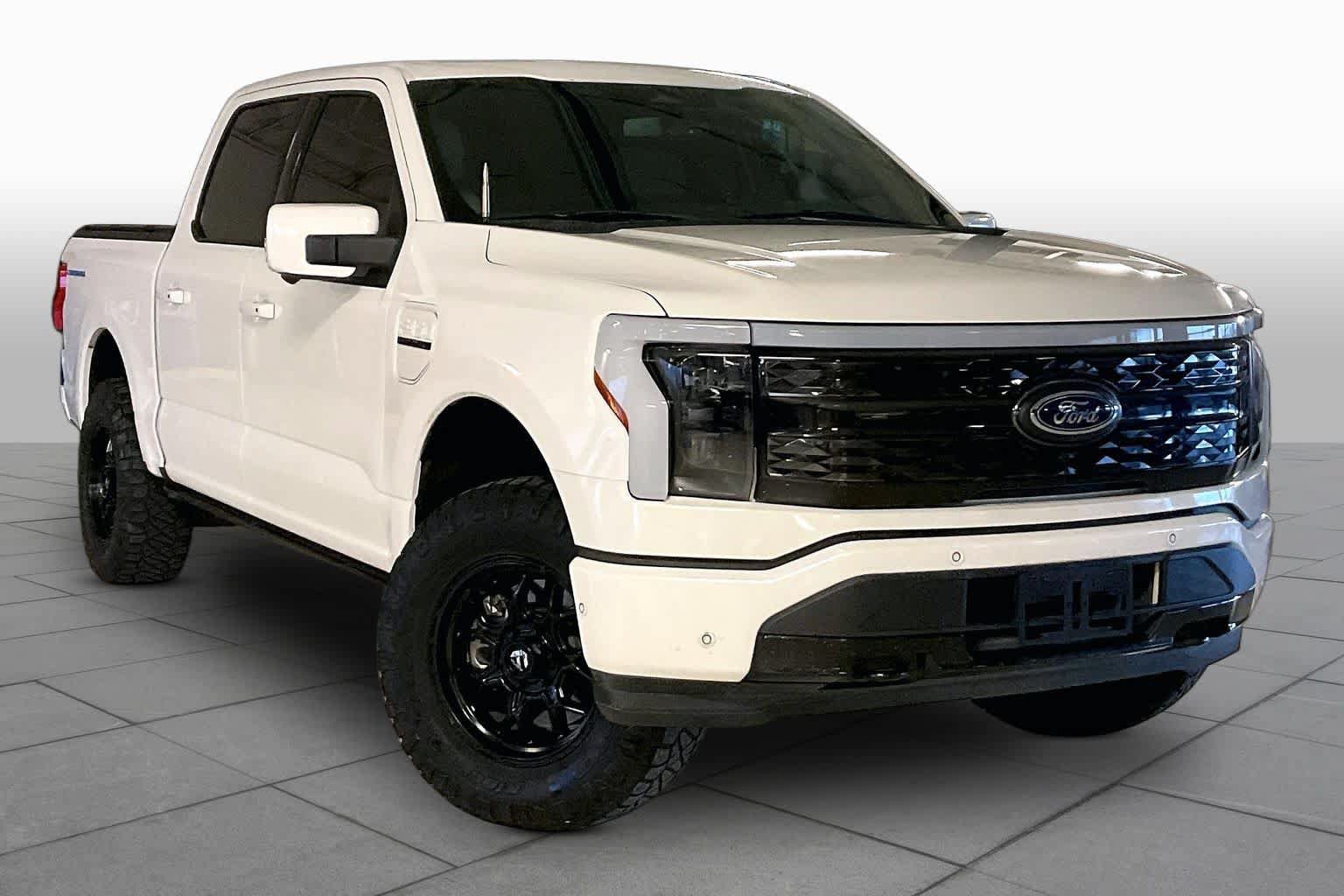 Used 2023 Ford F150 Lightning Platinum AWD/4WD image 2