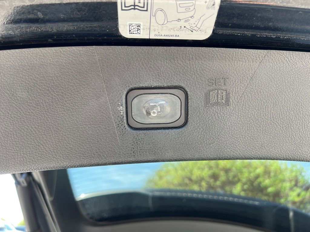 Used 2017 Ford Edge Titanium w/ Equipment Group 301A AWD/4WD image 14