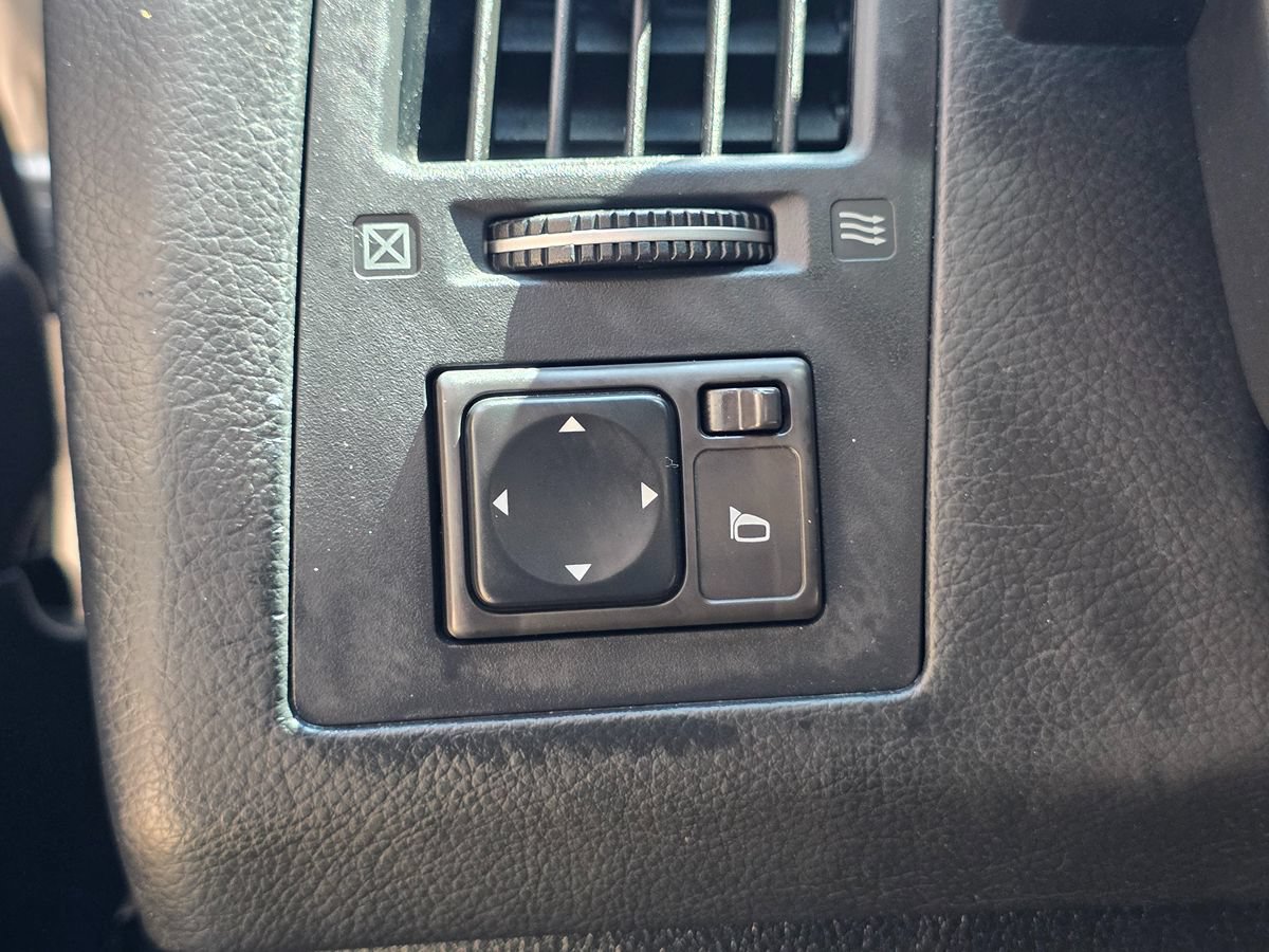 Used 2005 INFINITI FX35 2WD w/ (U01) Technology Pkg image 48