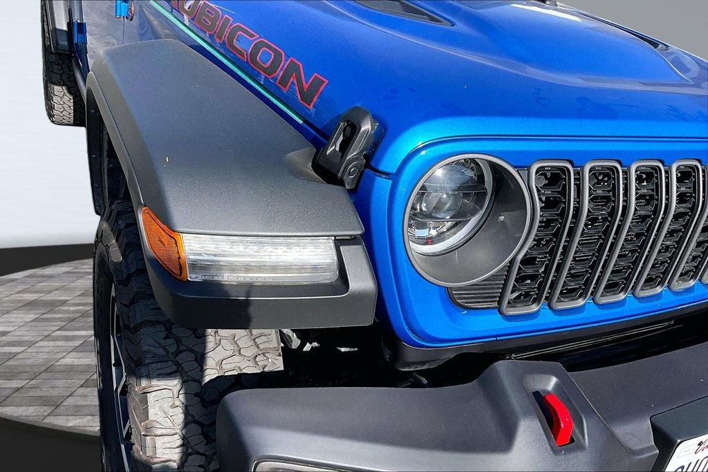 Used 2025 Jeep Wrangler Unlimited Rubicon w/ Convenience Group AWD/4WD image 28