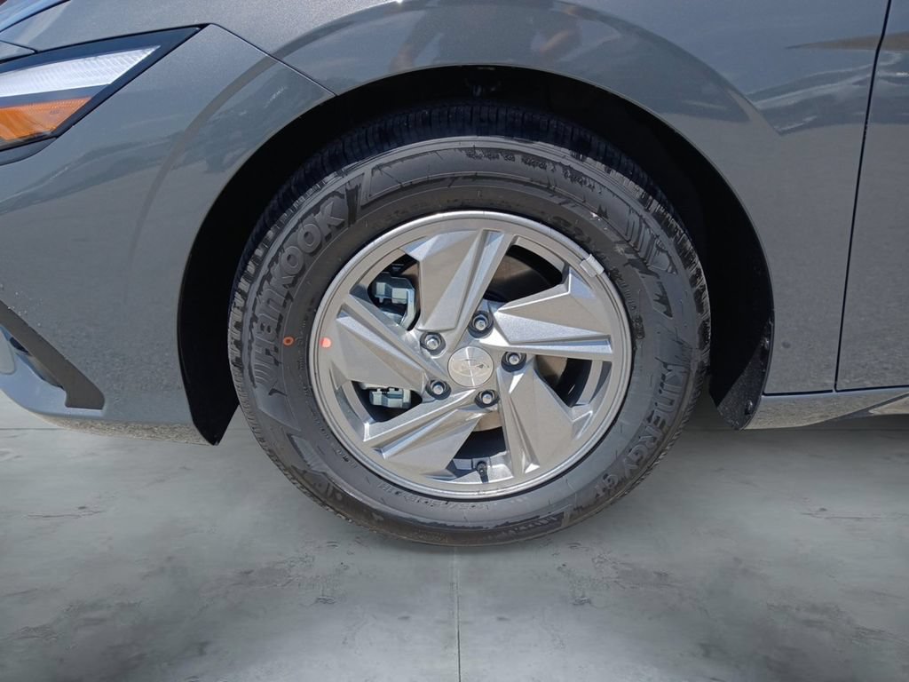 New 2026 Hyundai Elantra SE FWD image 14