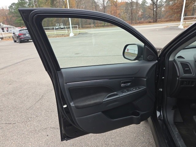 Used 2023 Mitsubishi Outlander Sport ES image 10