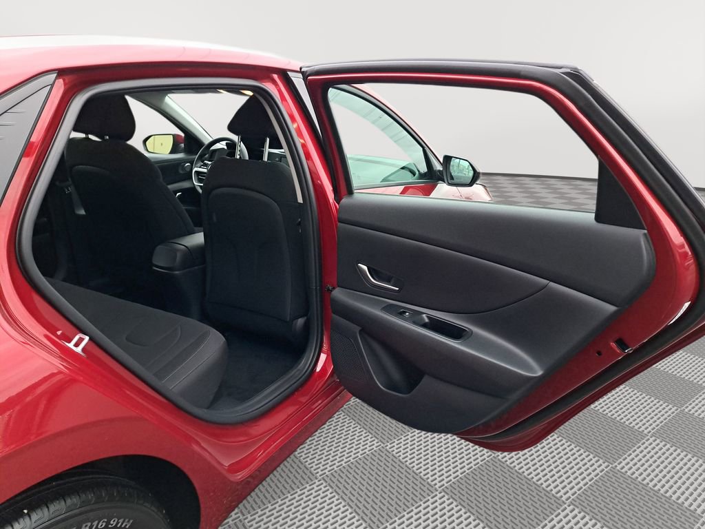 Used 2023 Hyundai Elantra Blue image 15