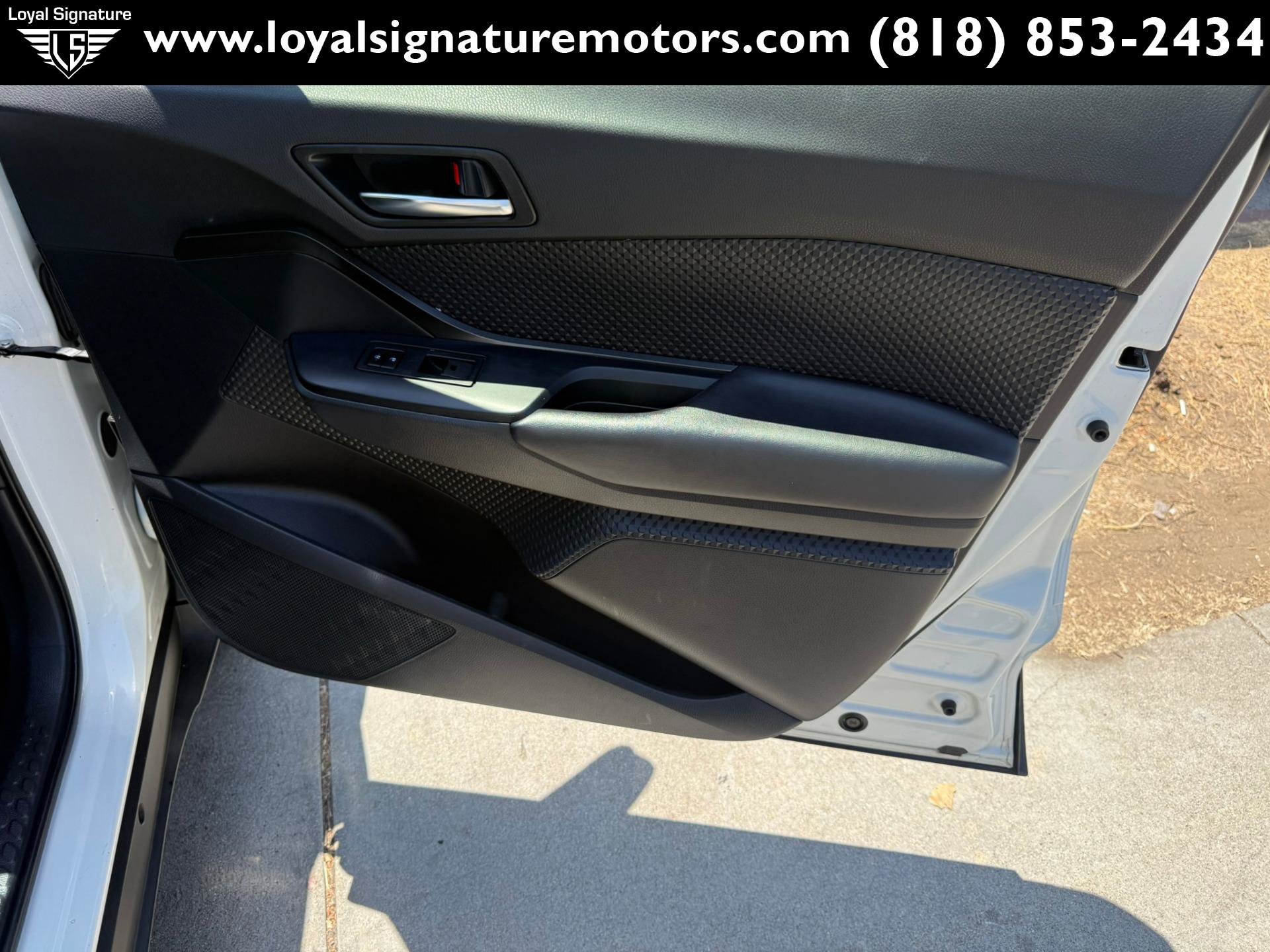Used 2019 Toyota C-HR LE FWD image 28