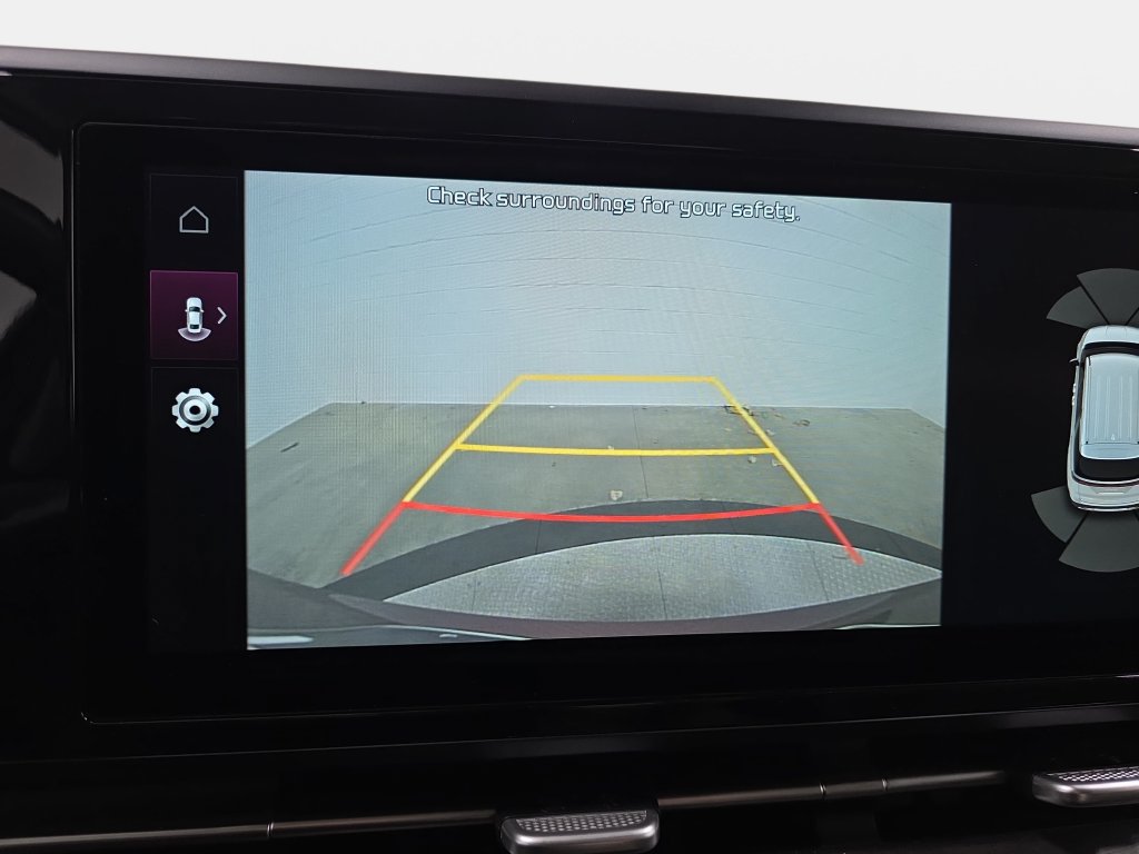 Used 2024 Kia Carnival EX FWD image 22
