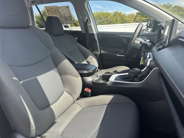 Used 2022 Toyota RAV4 LE image 29