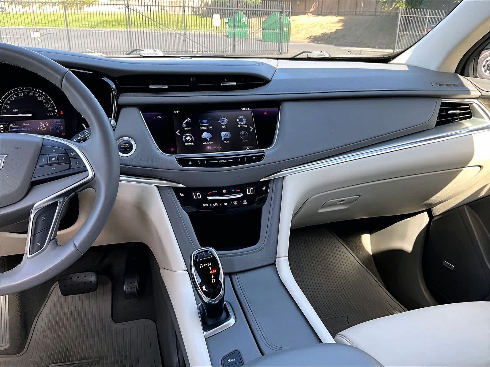 Used 2018 Cadillac XT5 Luxury w/ Driver Awareness Package AWD/4WD image 9