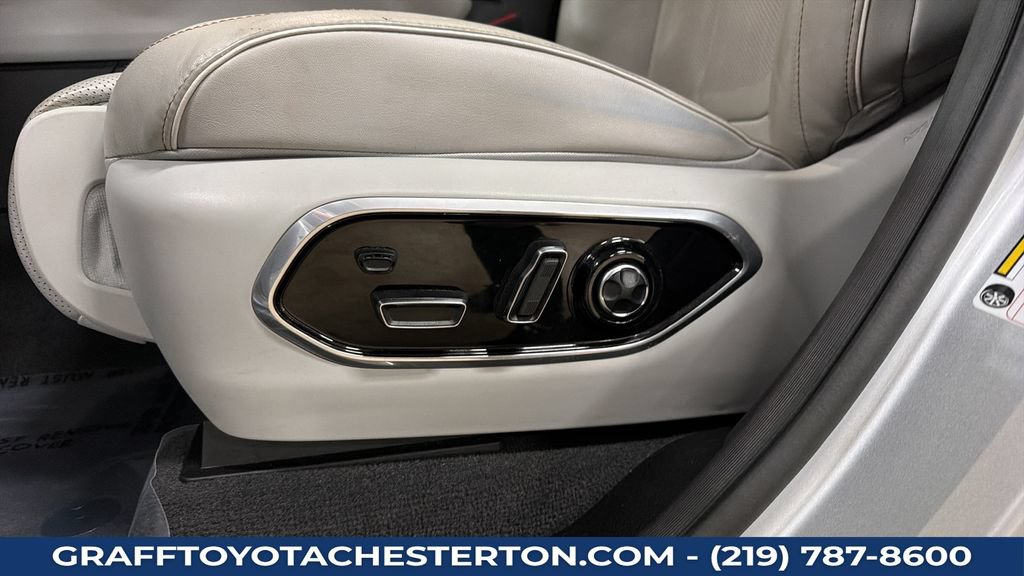 Used 2021 Jeep Grand Cherokee L Overland w/ Luxury Tech Group IV AWD/4WD image 24