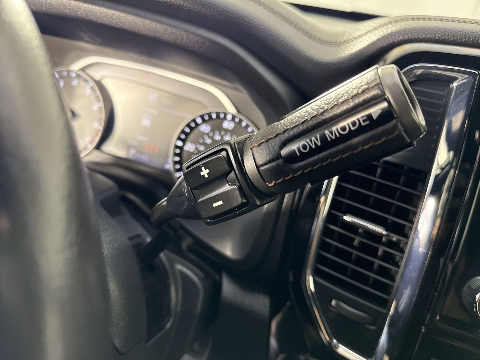 Used 2023 Nissan Titan Platinum Reserve w/ Off Road Protection Package AWD/4WD image 18
