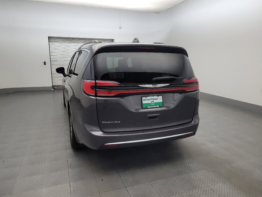 Used 2022 Chrysler Pacifica Touring-L FWD image 6