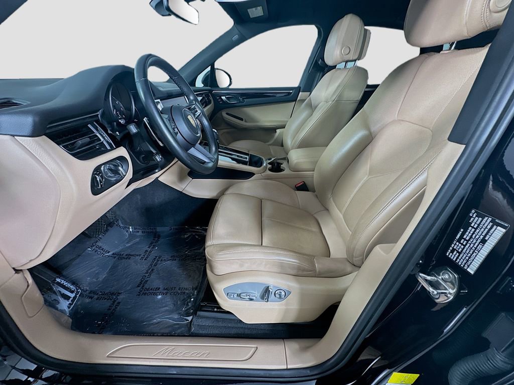 Certified 2022 Porsche Macan image 5