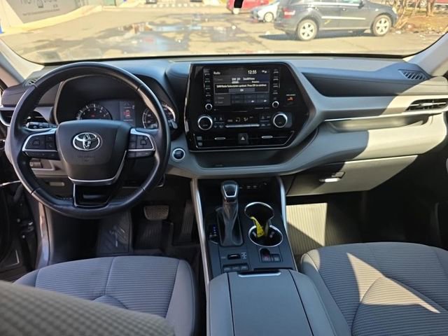 Used 2021 Toyota Highlander LE image 8