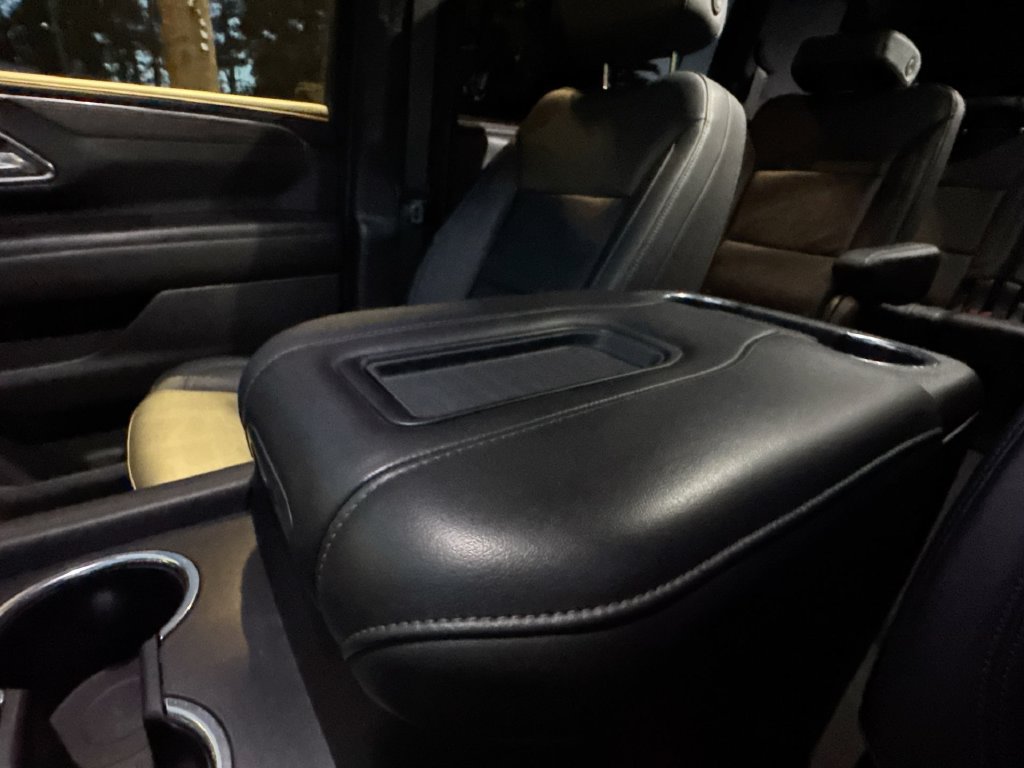 Used 2024 Chevrolet Suburban LT RWD image 24