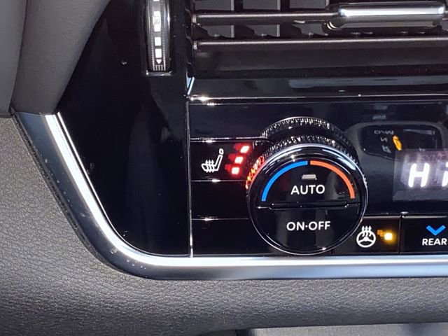 Used 2025 Nissan Rogue SL w/ SL Premium Package image 8