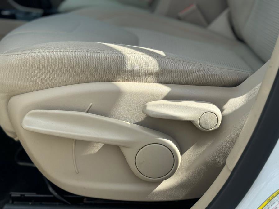 Used 2019 Jeep Cherokee Latitude w/ Cold Weather Group image 24