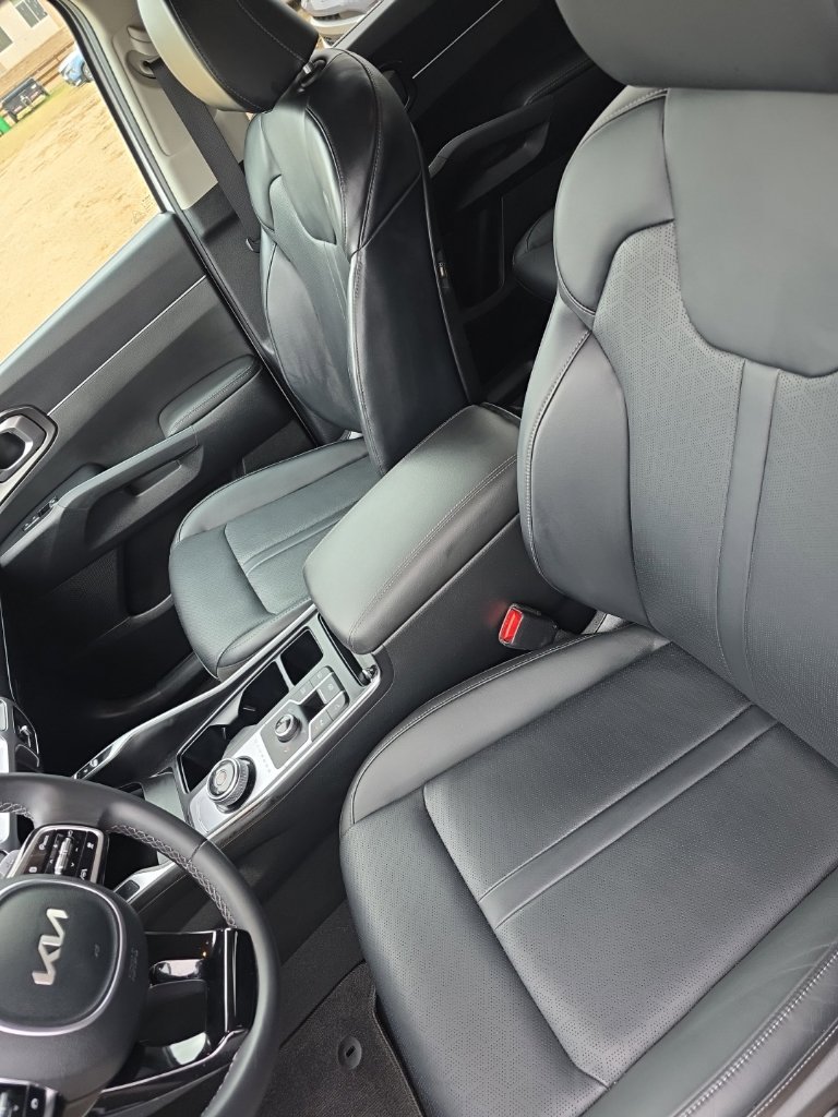 Certified 2023 Kia Sorento EX AWD/4WD image 9