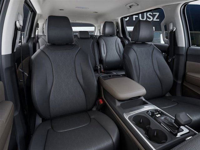 New 2026 Kia Carnival EX image 15