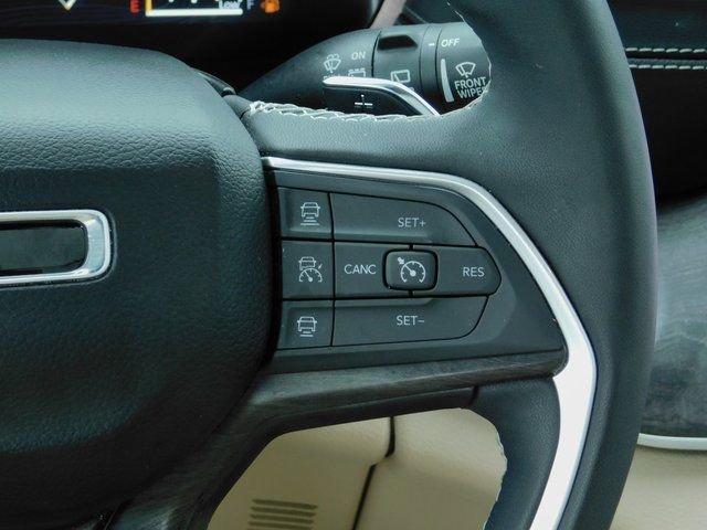 Used 2024 Jeep Grand Cherokee L Limited w/ Luxury Tech Group II image 19