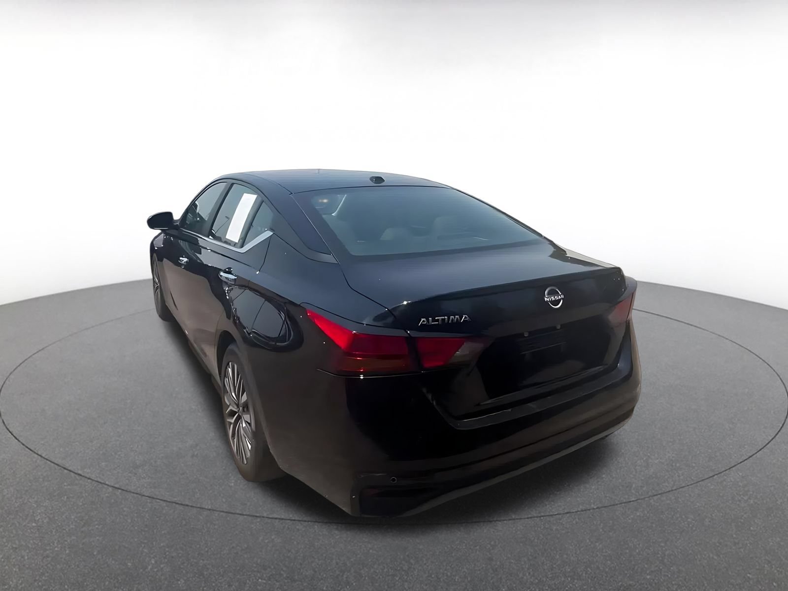 Used 2025 Nissan Altima 2.5 SV FWD image 11