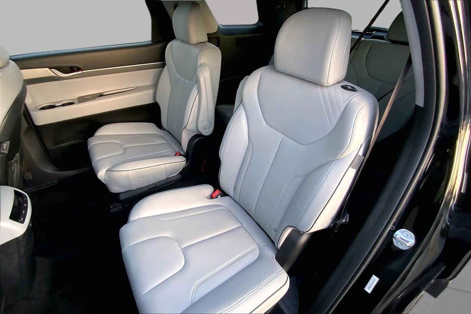 Used 2025 Hyundai Palisade SEL FWD image 19