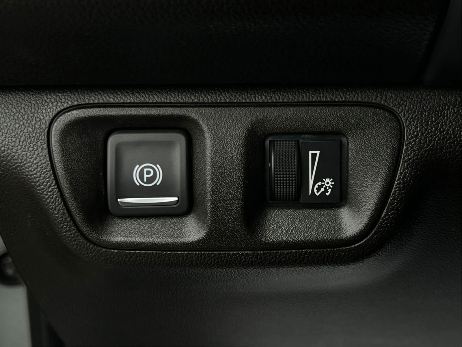 Used 2023 GMC Acadia SLE FWD image 40