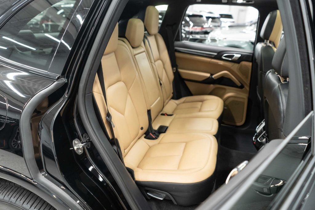Used 2017 Porsche Cayenne Platinum Edition AWD/4WD image 14