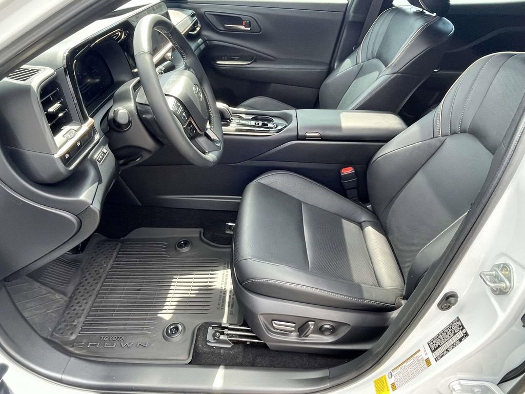 Used 2025 Toyota Crown Limited w/ Advanced Technology Package AWD/4WD image 14