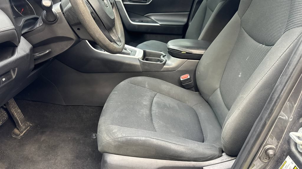Used 2021 Toyota RAV4 LE FWD image 26