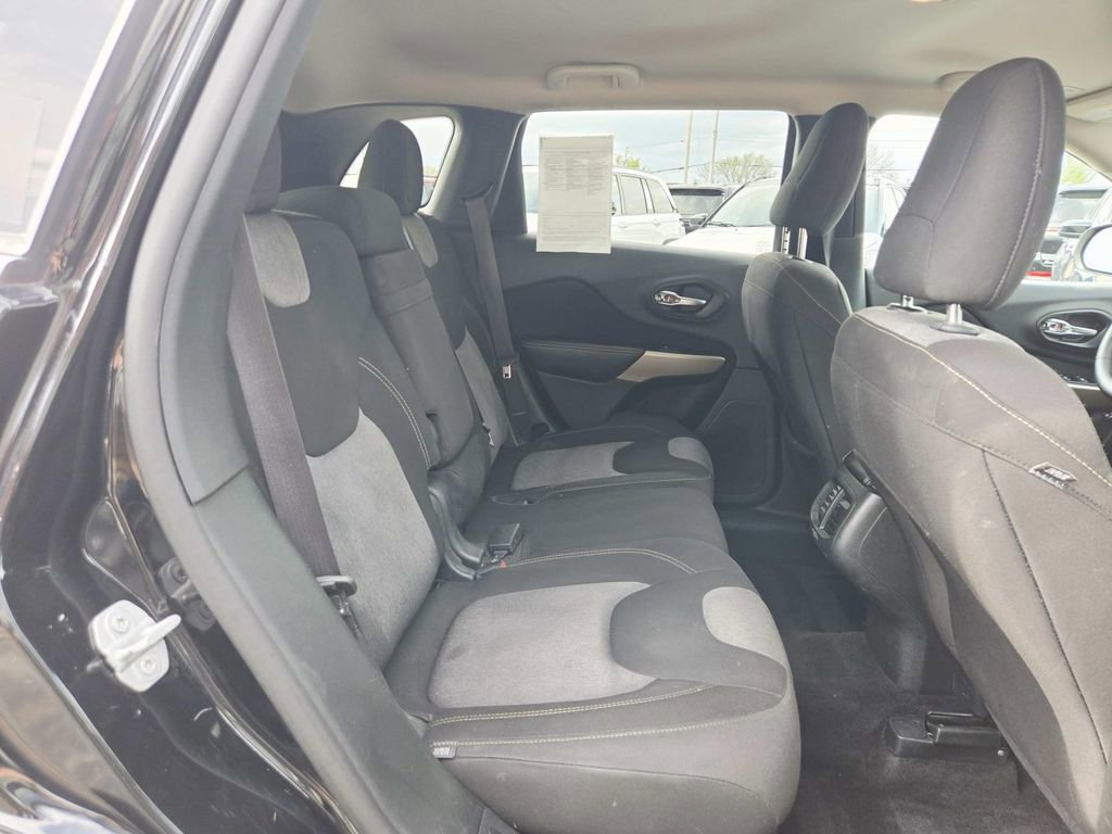 Used 2018 Jeep Cherokee Latitude image 14