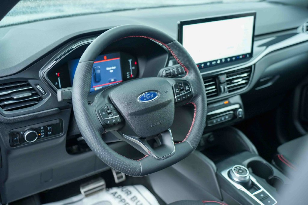 Used 2024 Ford Escape ST-Line w/ Tech Pack #1 AWD/4WD image 30