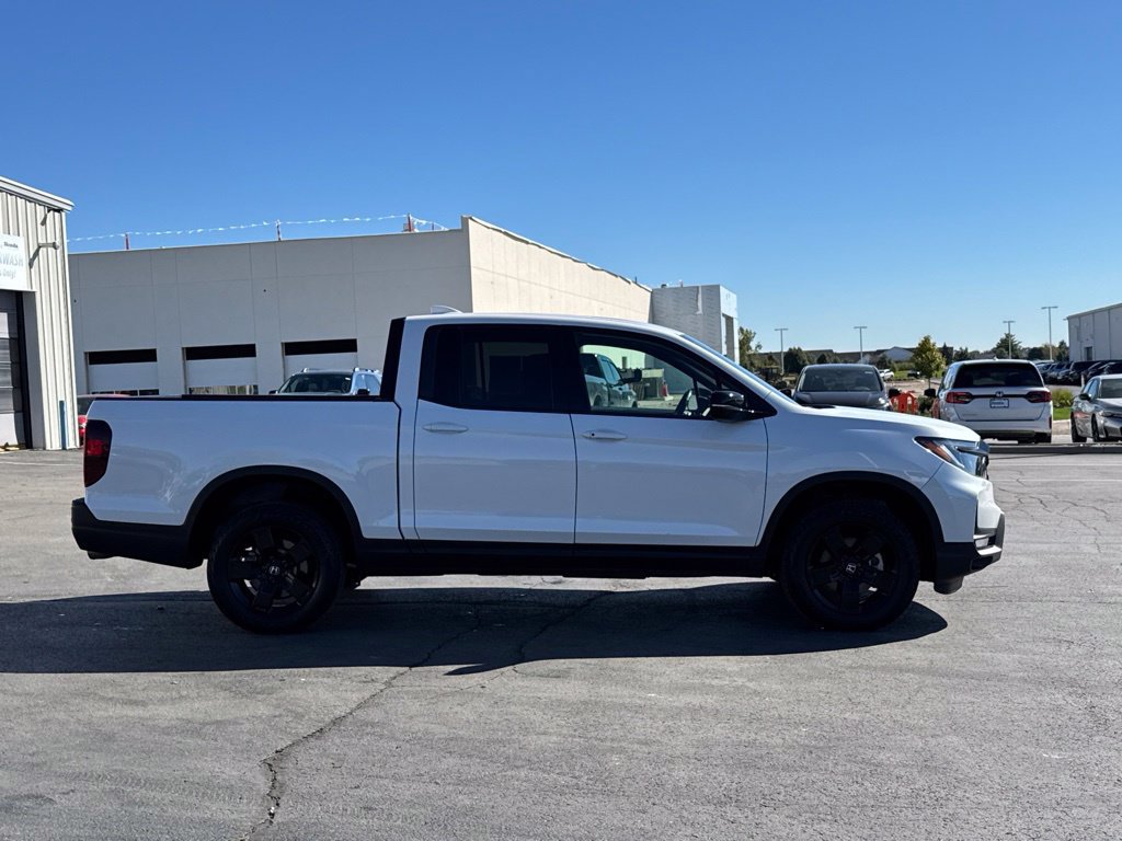 Used 2025 Honda Ridgeline Black Edition image 8