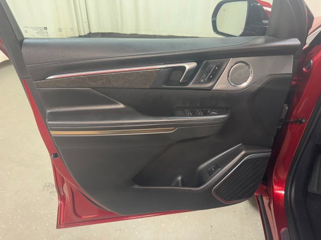 Used 2025 Buick Enclave Avenir w/ Super Cruise Package image 11