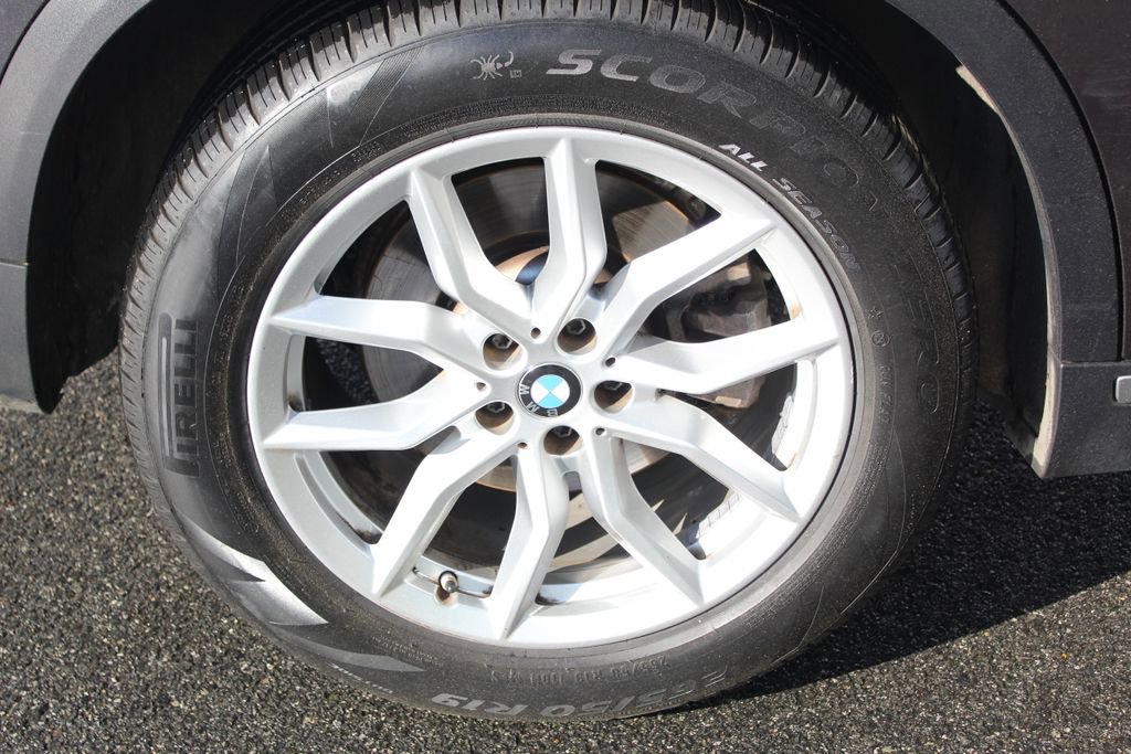 Used 2021 BMW X5 xDrive45e w/ Premium Package AWD/4WD image 9