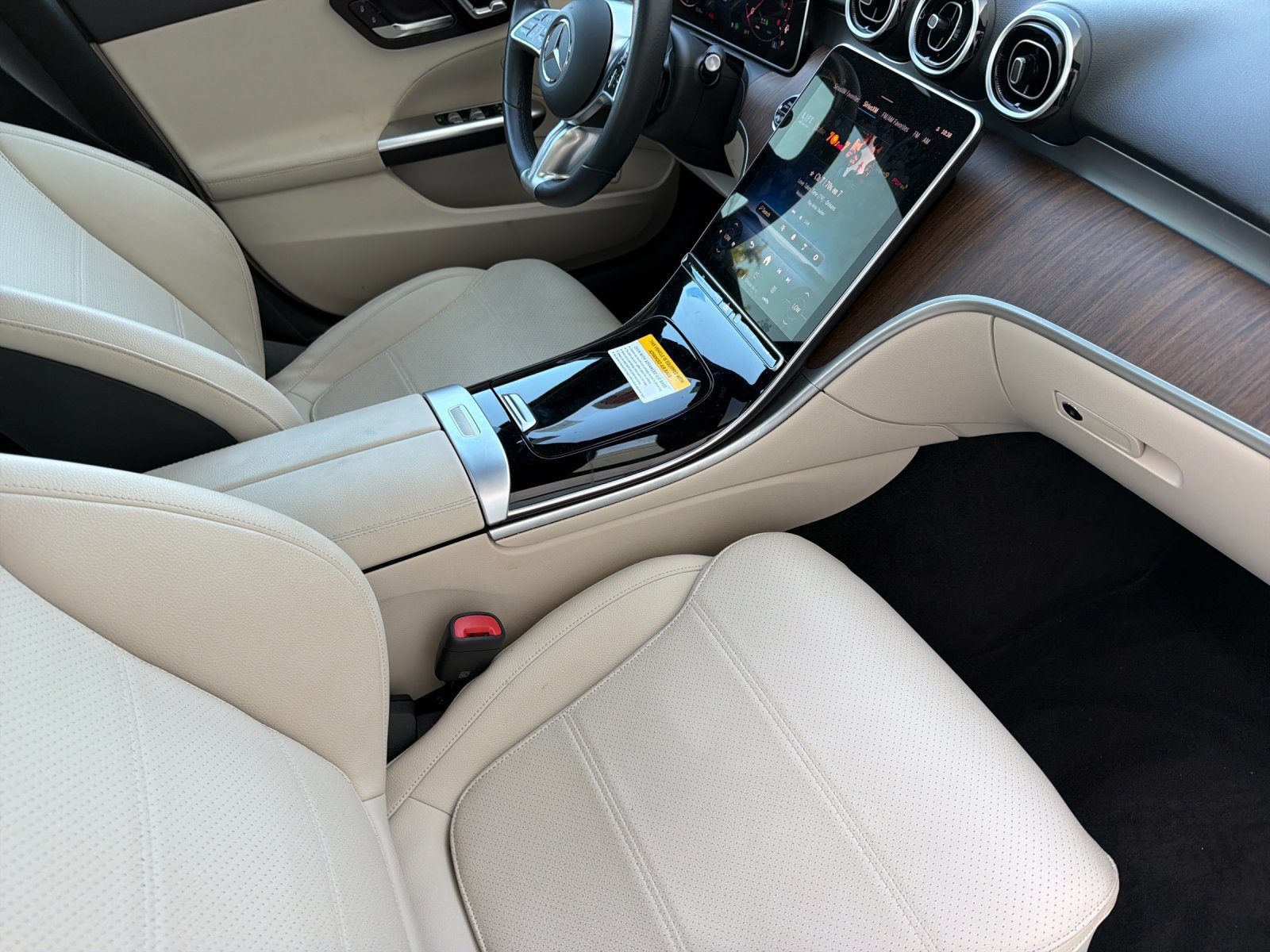 Used 2025 Mercedes-Benz C 300 4MATIC Sedan image 17