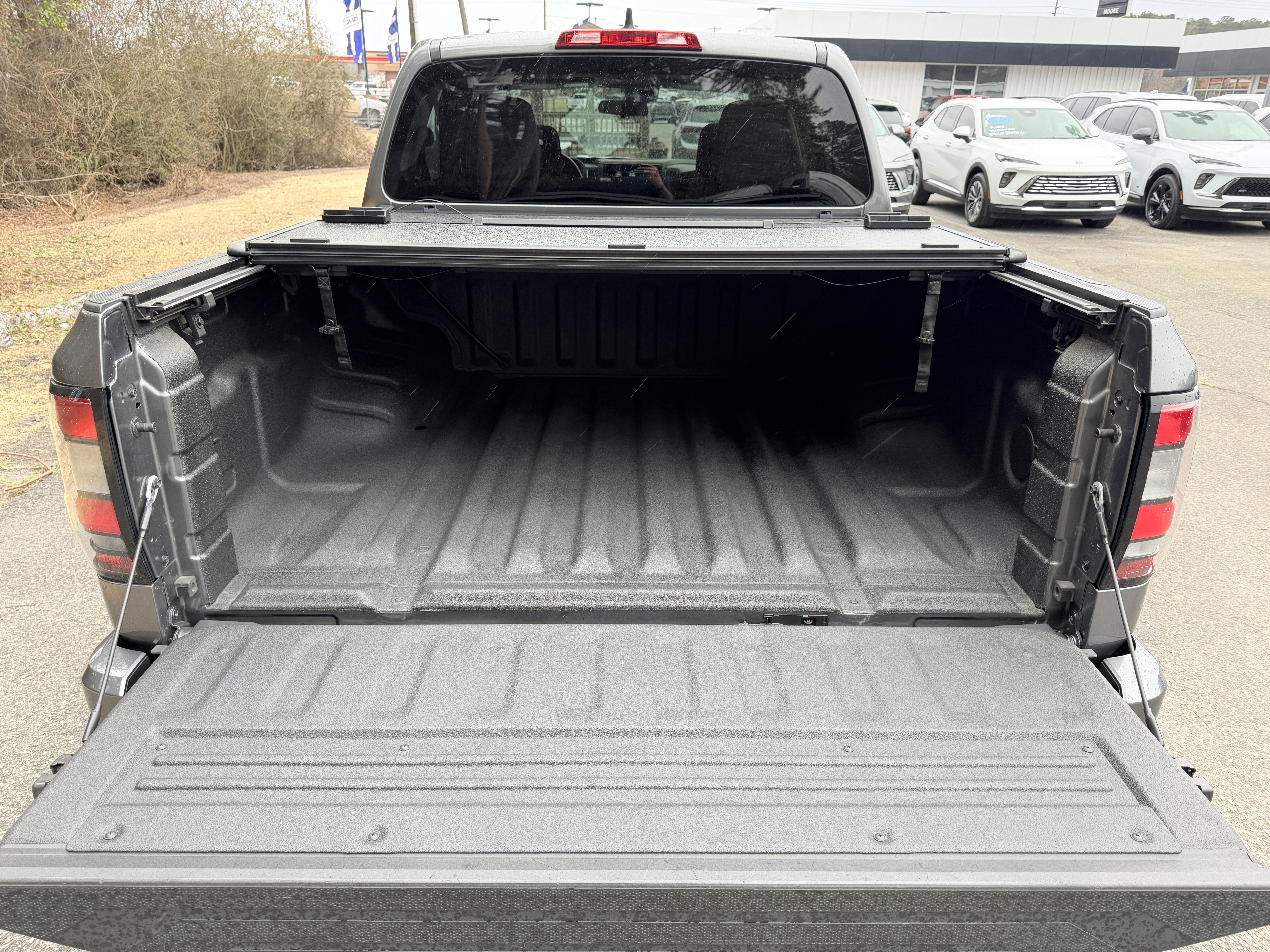 Used 2022 Nissan Frontier SV image 4