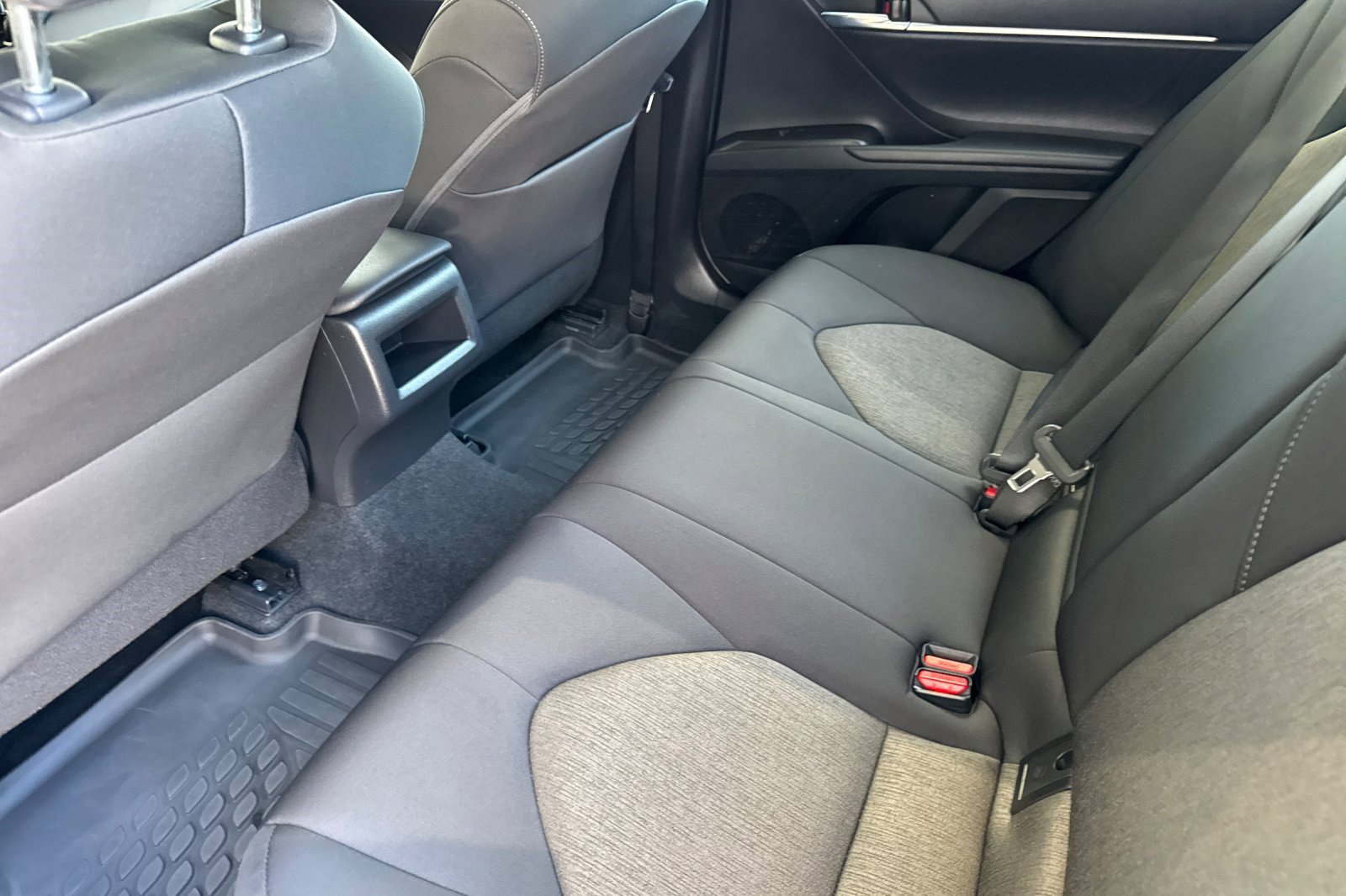 Used 2022 Toyota Camry LE FWD image 15