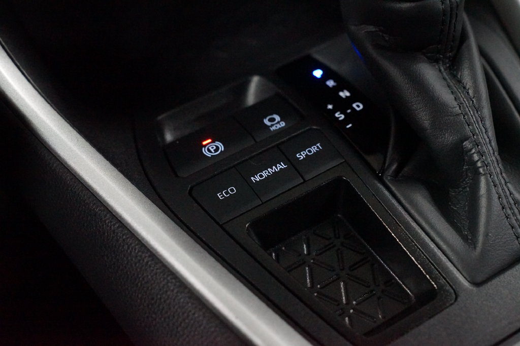 Certified 2025 Toyota RAV4 LE FWD image 22