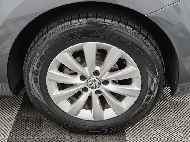 Used 2019 Volkswagen Beetle 2.0T S image 9