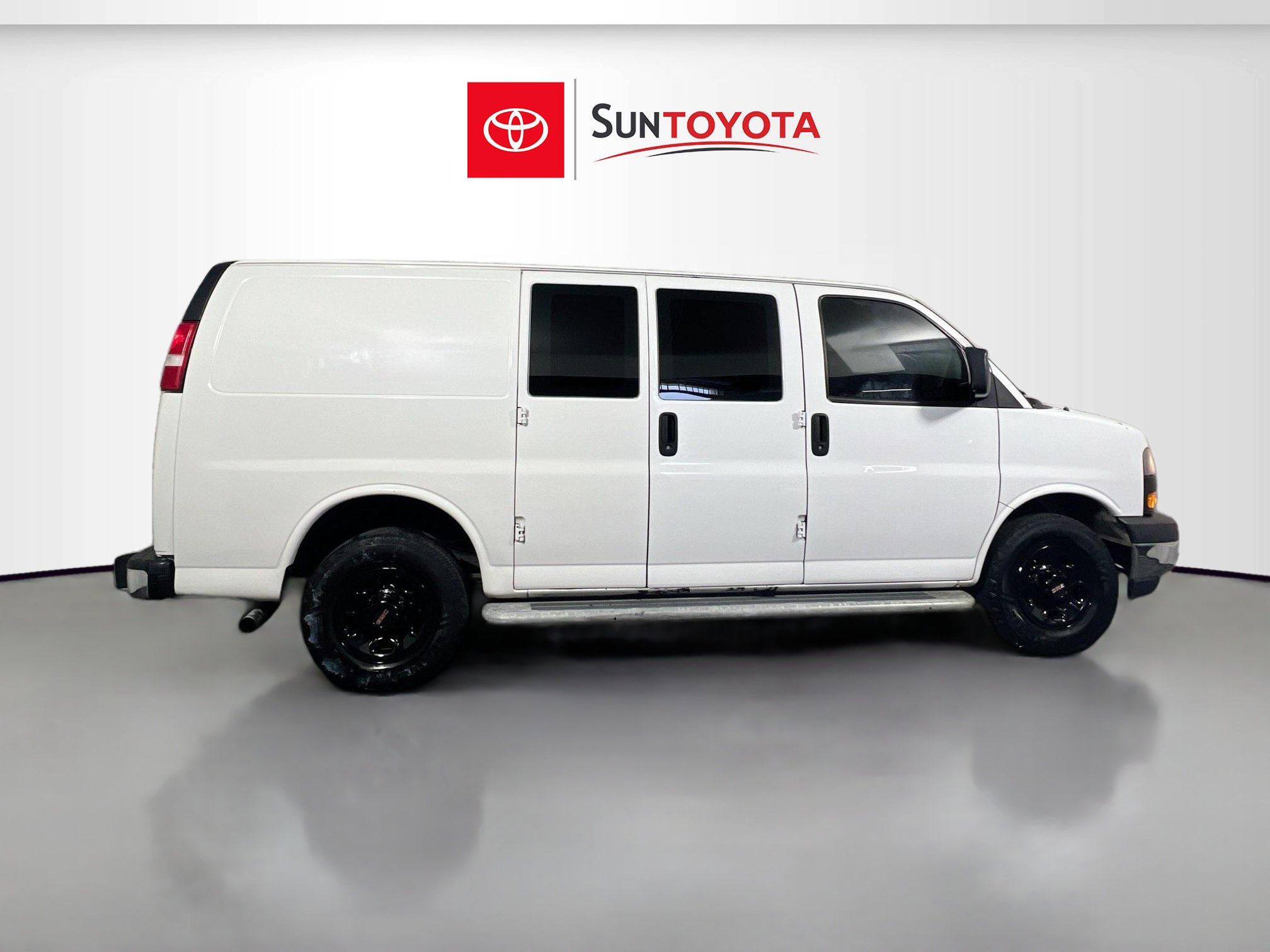 Used 2020 GMC Savana 2500 w/ Driver Convenience Package RWD image 2