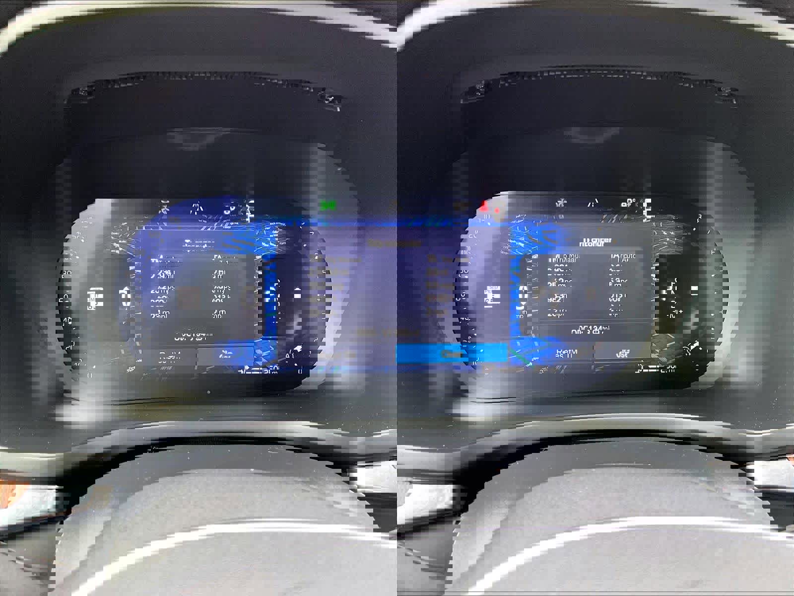 Used 2025 Volvo V60 B5 Cross Country Plus image 23