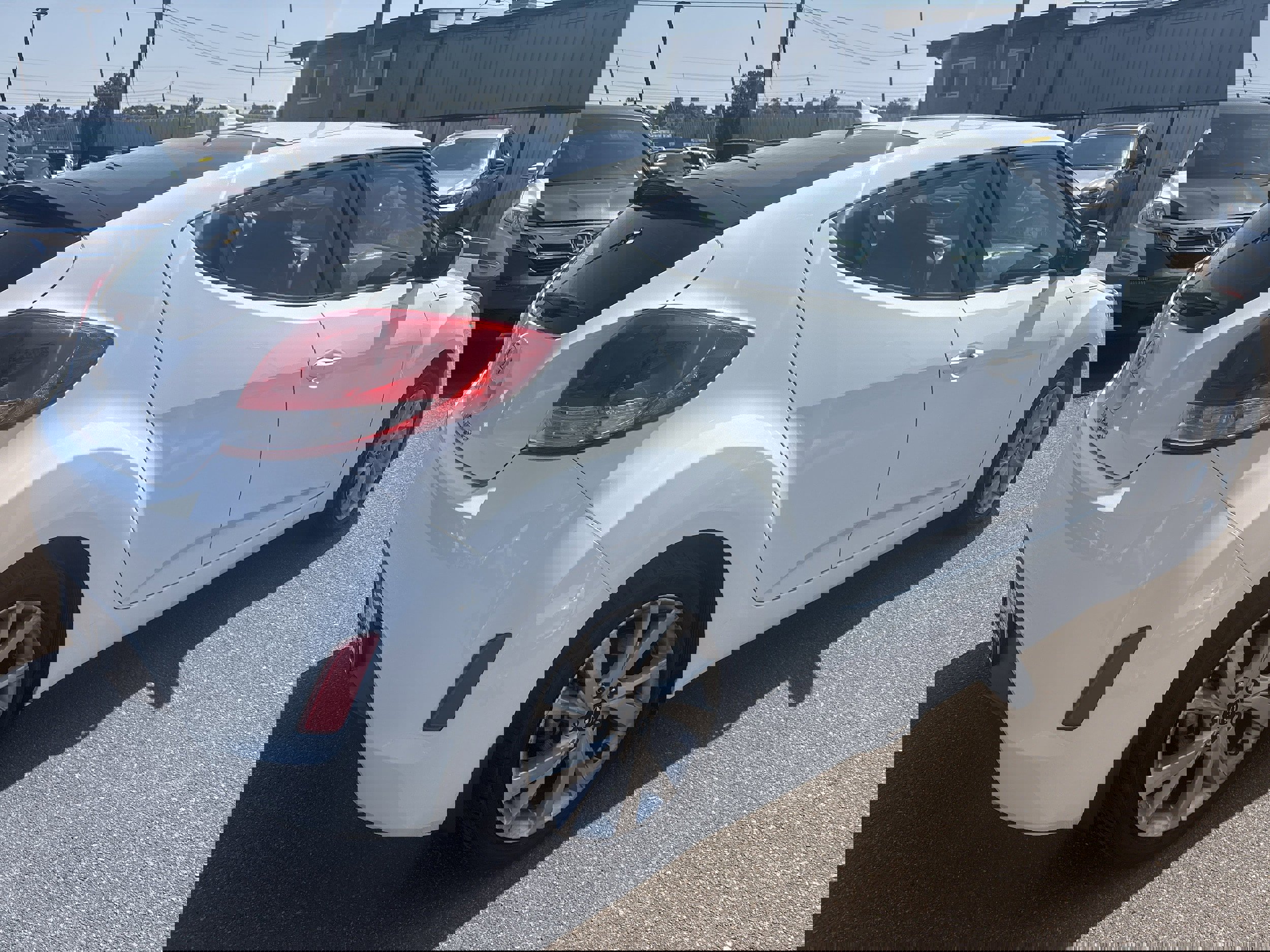 Used 2016 Hyundai Veloster image 5