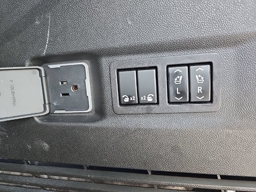 Used 2023 GMC Yukon Denali Ultimate w/ LPO, Floor Liner Package AWD/4WD image 66