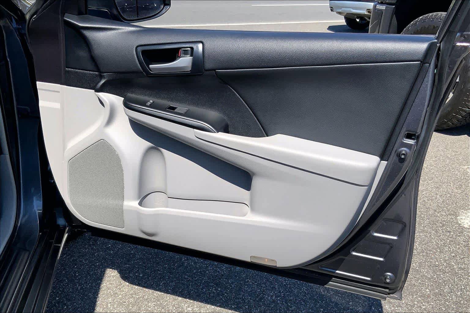 Used 2014 Toyota Camry LE FWD image 22