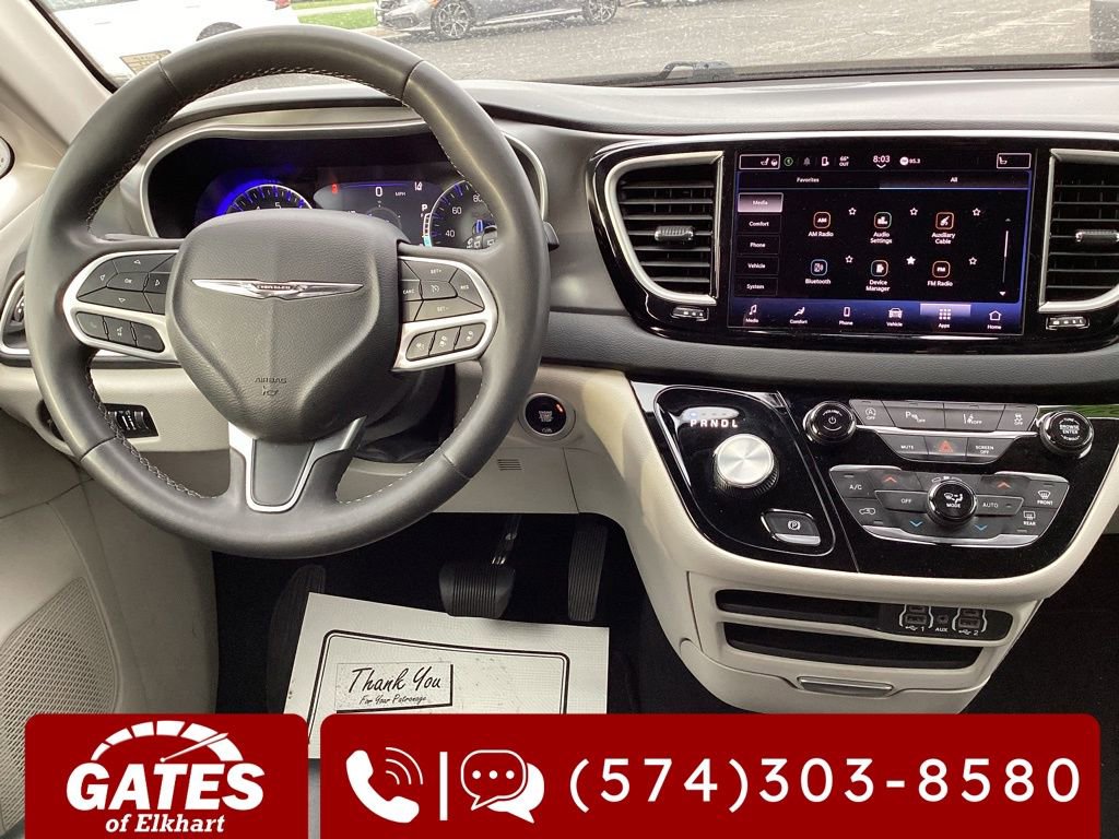 Used 2023 Chrysler Pacifica Touring-L FWD image 16