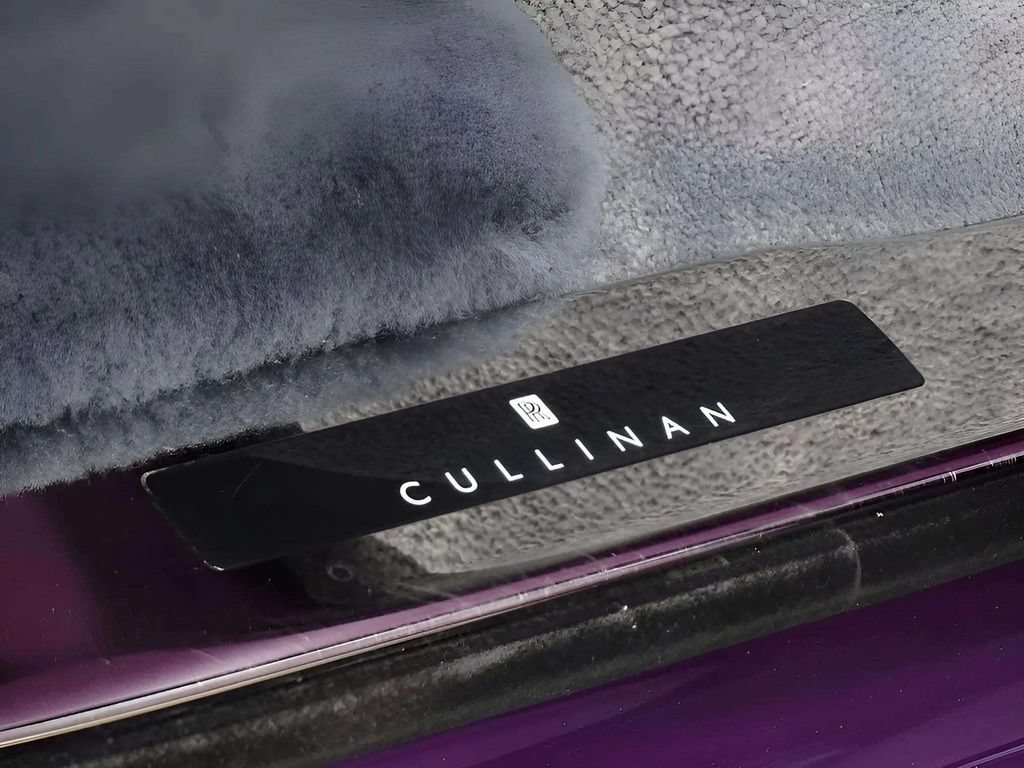 Certified 2025 Rolls-Royce Cullinan AWD/4WD image 6