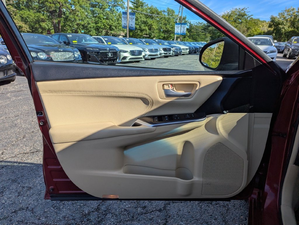Used 2017 Toyota Camry XLE w/ Moonroof Package FWD image 12