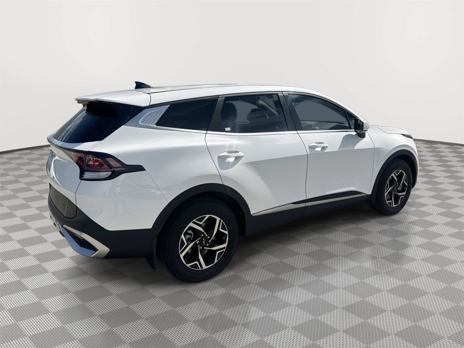 Used 2025 Kia Sportage LX FWD image 5