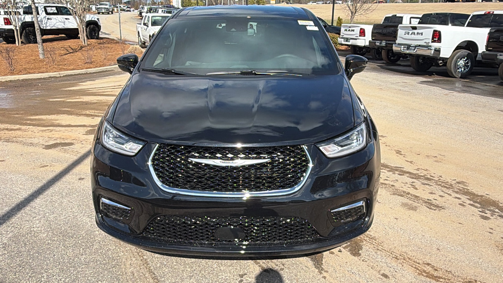 New 2026 Chrysler Pacifica Select image 3